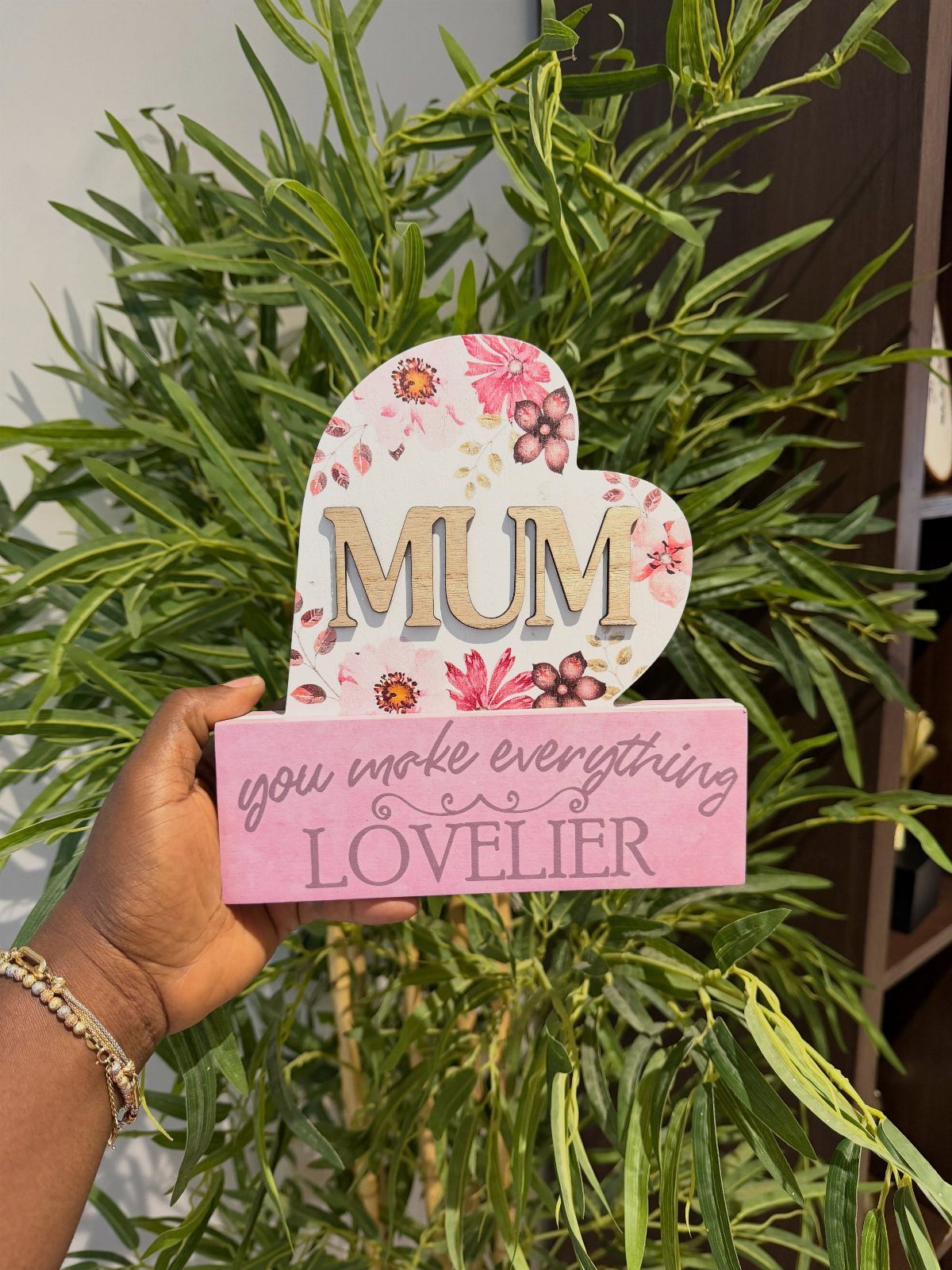 Wooden heart plaque for Mum with floral designs and a pink base.