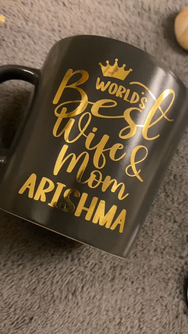 Dark grey mug with gold lettering saying World's Best Wife and Mom Arishma